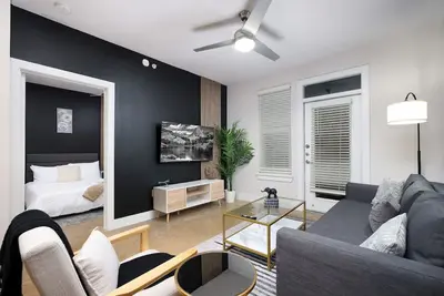 Image de Chic 2-Br in Southtown Near Rvrwalk, Dome & Conv