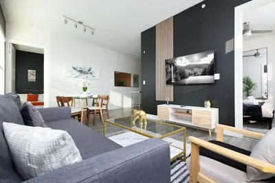 Relaxing 2br-Southtown Near Rvrwalk, Dome & Conv