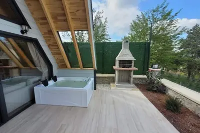 Image de Detached- Heated Pool-Lake and Nature View\n\n