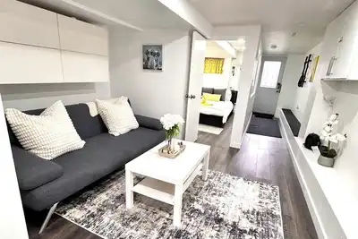 Image de Stylish 1 Bedroom Apartment close to Bloor West Village