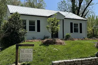 Image de The Finch Cottage \nCharming 2-bedroom cottage Historical District Mount Airy