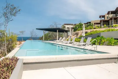 Image de Luxury apartment with ocean view, beach access and high speed Wifi