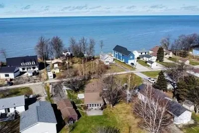 Image de Heard it Through the Grapevine is a charming 3 - bedroom house in North East Pa.
