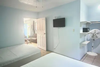 Image de Top Amenities: Near Beach Quiet, Fast WiFi, Hot Water, A\/C (optional) Comfort#1