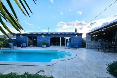 Image de Villa 3 étoiles entre mer et montagne \n4 ch. 3 SdB proche mer/centre\nPisc privée