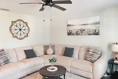 Image de 3b2ba house in Palmetto W/Pool & Movie Room