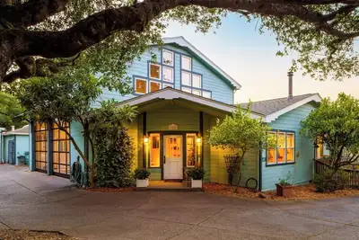 Image de Charming 2-bedroom townhome with WiFi, Ac in lovely Sebastopol