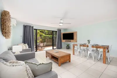 Image de Spacious apartment only 3 minutes walk to the beach - Free Foxtel & Netflix! !