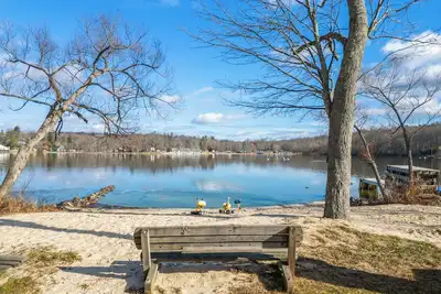 Image de Pet Friendly Lake Cottage w/Fireplace & Fire Pit W/D