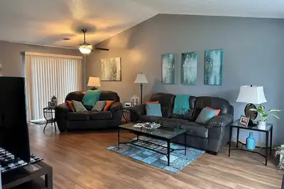 Image de Peaceful 2-bedroom townhome in Roseau, Mn with attached garage!