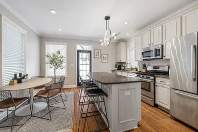 Image de 2\/2. 5 Designer New Home, Pittsburgh, Pa w WiFi & Ac