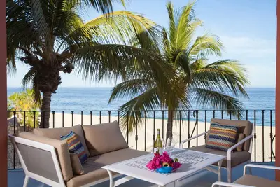 Image de Fresh 2-bedroom Oceanfront Condo at Intimate Casa Del Mar