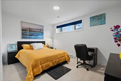 Image de Chic Condo! 15 Mins from Downtown Montreal