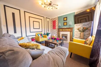 Image de Sunny Vibes: 2 Bedrooms, Near Kingsholm Stadium, Free Parking, 3+ Nights Deal