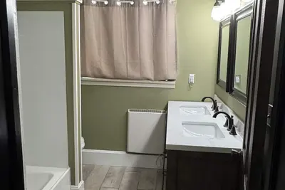 Image de Charming large two bedroom all one floor full unit apartment
