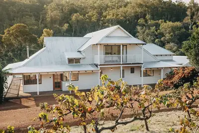 Image de The Homestead: five master suites with ensuites, where luxury meets nature.