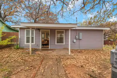 Charming 2br Denton Home, 5Min To Square, Sleeps 6