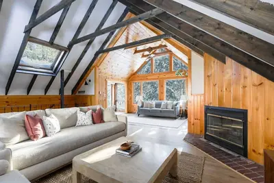 Image de Gorgeous Cabin minutes to Moose Pond & Lake Kezar!