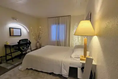 Image de First Floor. Near  all Fairbanks attractions & amenities.