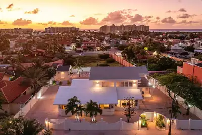 Image de Stunning 5br Tropical Oasis Whitesands by Bocobay