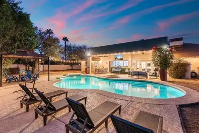 Image de Scottsdale Treehouse Retreat: Poolside Paradise & Game Haven