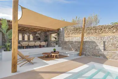 Image de Experience luxurious living in this modern villa with stunning views