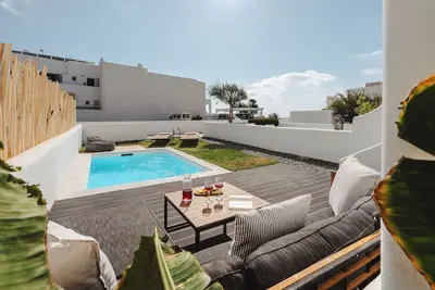 Villa Karla – Beachside Bliss in Agios Prokopios