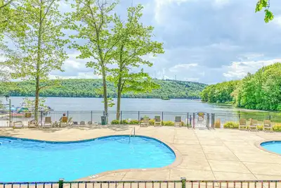 Image de Charming three-bedroom, 2 bath house in Big Boulder Community that sleeps 10 with Lake Club Access