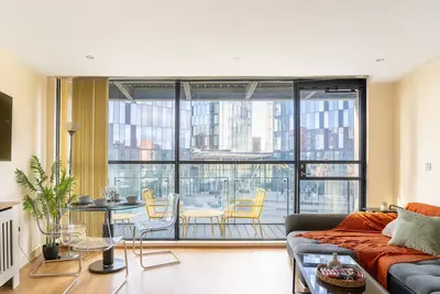 Image de Stylish 2-Bed Apartment with Large Balcony
