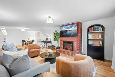 Image de Charming 2-bedroom house in Denver Area - Near Tech Center > 30 day min. Rental>