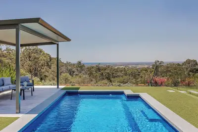 Image de Picturesque Rural Oasis On 6 Acres Boasts Panoramic Bushland And Ocean Views