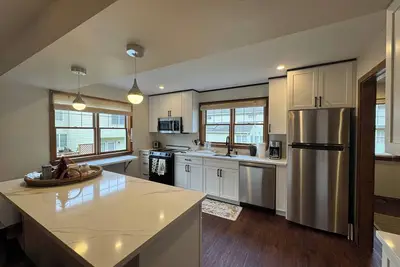 Image de Charming 2-bedroom townhome in Port Jefferson Its a Hop Skip and a jump to town