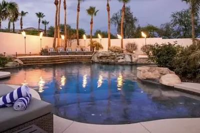 Exquisite villa in beautiful Scottsdale - privacy, pool, pickle ball