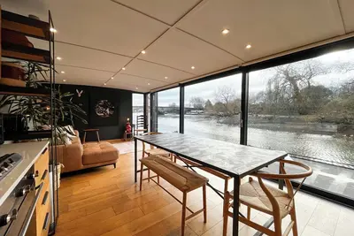 Image de Beautiful London Kew houseboat in a great location with stunning Thames views