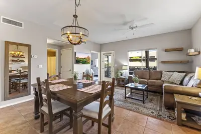 Image de Ground Floor Condo Near Plaza & Fountain Park w/ Pool, Hot Tub & Private Patio