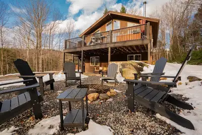 Image de Newly Updated Chalet- 5 min to Sunday River-Hottub-Sauna-playset