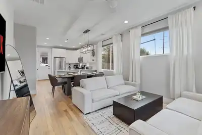 Image de Stunning Location - 5 Mins to Dt & Ut! - 3 Br Gem