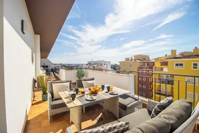 Image de Quinta das Palmeiras 1-bedroom penthouse apartment lt. 9 Kn