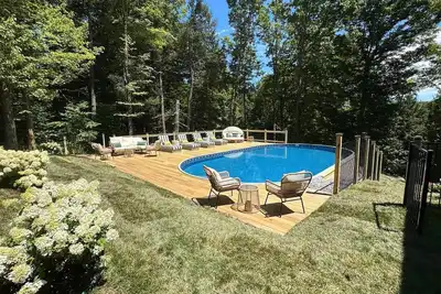 Image de Lux Chalet-Ski View. 2 Fireplaces. Pool. Hot Tub. Sauna. 5 min from Windham Ski