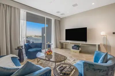 Image de Voguish 2br Apt w/Sea View at Five Palm