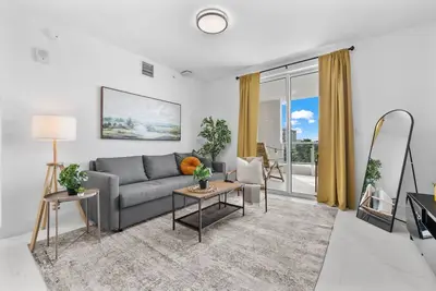 Image de New Cozy 2br Apt +Beach 2 miles +0. 5 miles to Hollywood Blvd +Spacious Balcony!