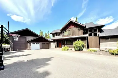 Image de 3 Bedroom w/ Game Room / Gourmet Kitchen / Community Pool - Mnt View Is Amazing!