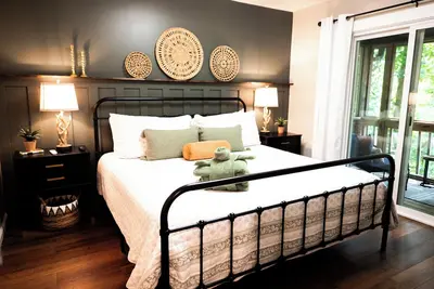 Image de Hearthfire Home - stay right on the creek!