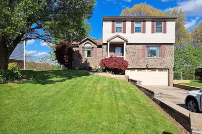 Image de Charming, spacious 3-bedroom, 3ba house. Private, convenient, and immaculate.