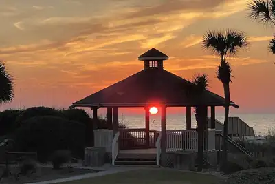 Image de Gulf Coastin'-New Listing w/Gulf Views, Steps to Beach, Pools/Pickleball, Extras