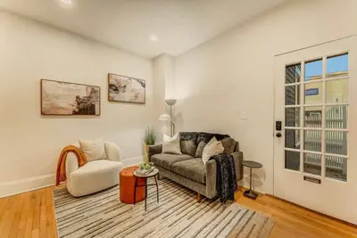 Image de Modern Escape Steps from Downtown Stroudsburg