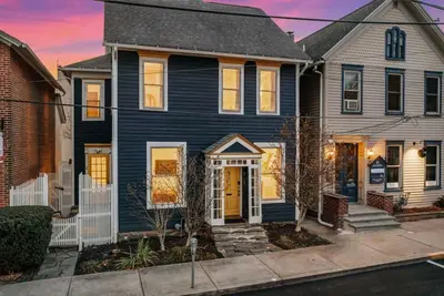 Image de Elegant Historic Home in Downtown Stroudsburg