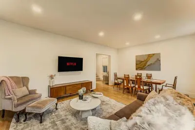 Image de Chic Retreat in the Heart of Downtown Stroudsburg