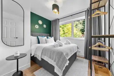 Image de Modern 2br Flat, Free parking, close to the airport, station & centre