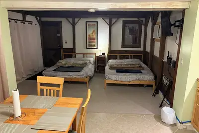 Image de Cozy 2-Bed Suite / Studio with WiFi and Ac in welcoming Lakes Region Bridgton